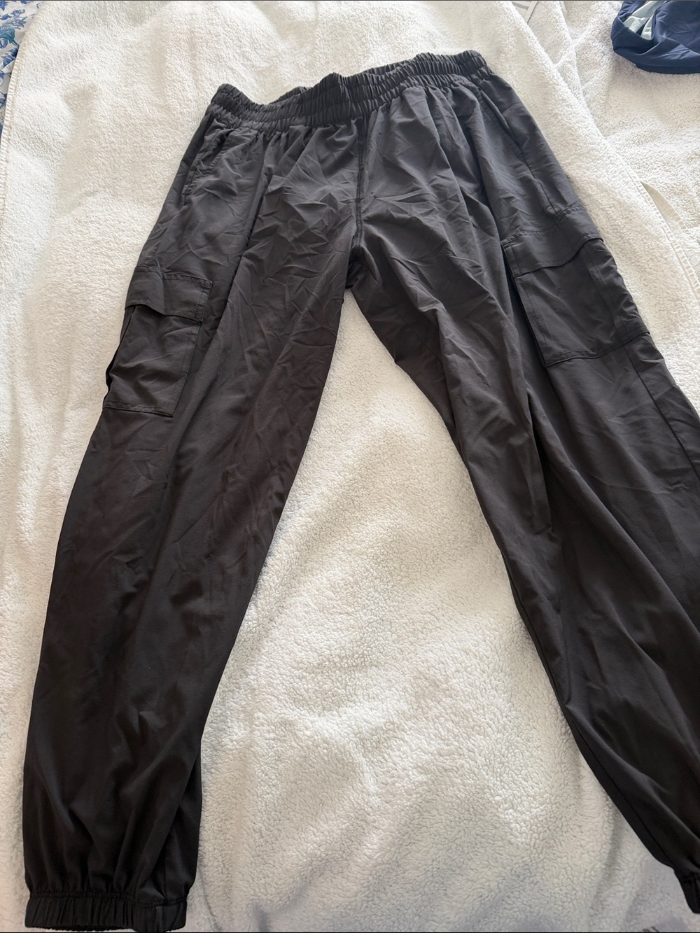 Vuori Black Women's Cargo Jogger Pants